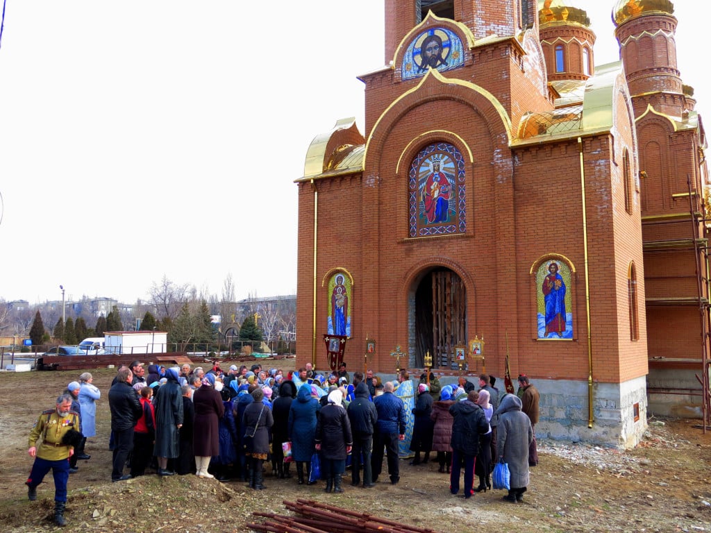 Погода в торезе. Храм Державной иконы Божией матери Торез. Торез храмы. Церковь город Торез. Державная икона Торез.